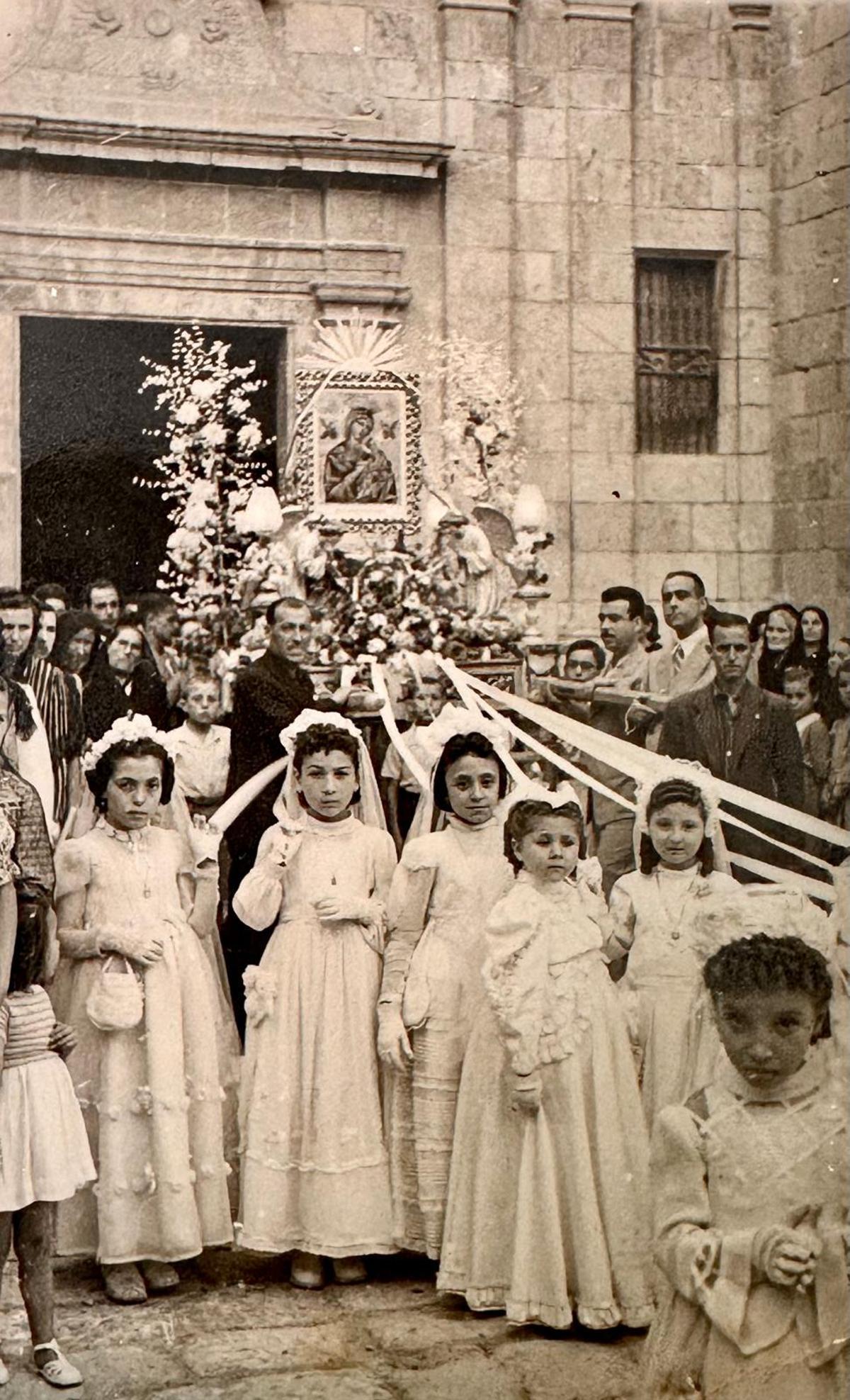 Procesión del Perpetuo Socorro el 27 de junio de 1945.