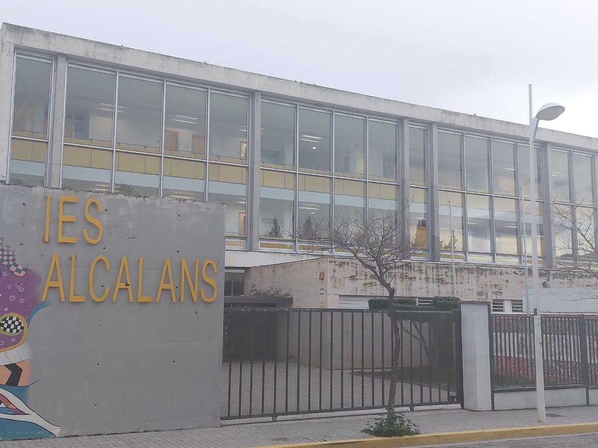 Fachada principal del instituto de Montserrat, en una imagen de este miércoles.