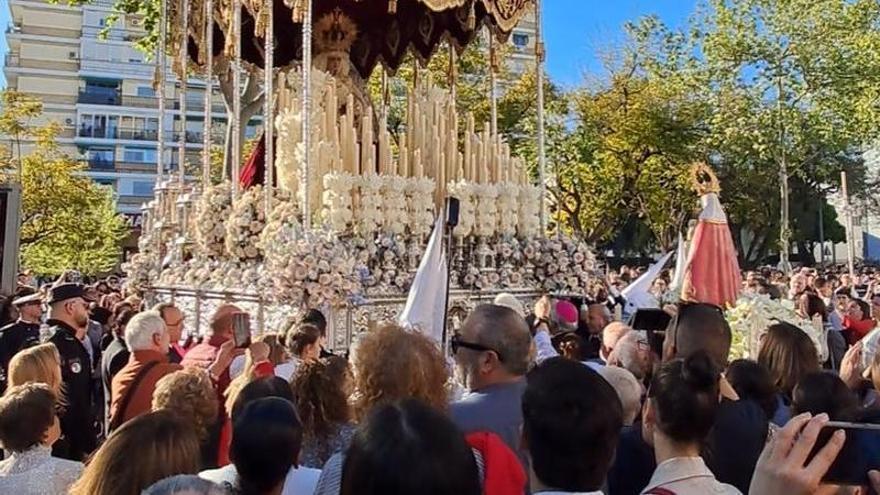 VÍDEO: Así suena el "Asturias Patria Querida" en una multitudinaria procesión de Sevilla