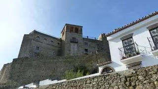 Este es el pueblo de Cádiz en el que puedes perderte entre sus callejuelas protegidas por un castillo medieval