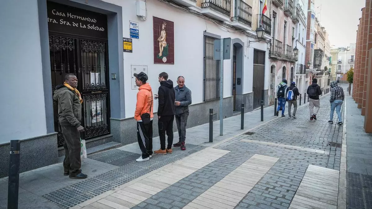 El Ayuntamiento de Badajoz pide a la Hermandad de la Soledad que traslade sus desayunos a barrios de la periferia