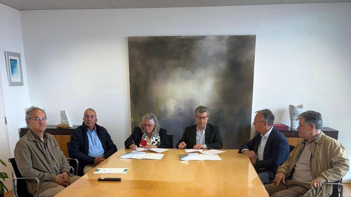 Firma del convenio con la Universidad de Aveiro.