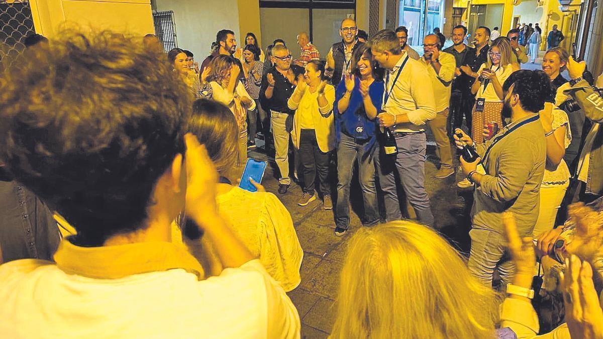 Matilde Esteo y su equipo celebran la victoria del pasado domingo.