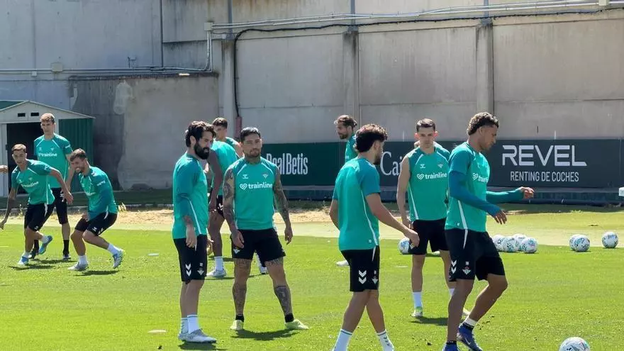 Vídeo | Entrenamiento del Betis previo al partido de Liga contra el Barça en el Camp Nou