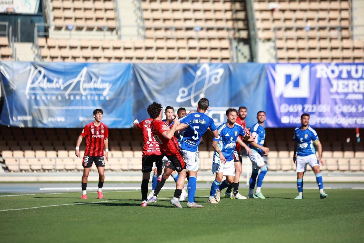 Lance del Xerez CD-Salerm Puente Genil en el Municipal de Chapín.