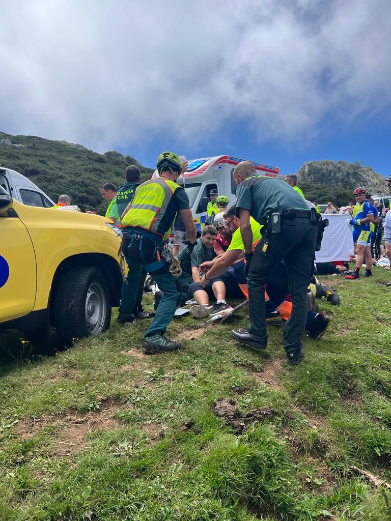 Grave accidente en Covadonga al despeñarse un autobús con niños que iba a los Lagos