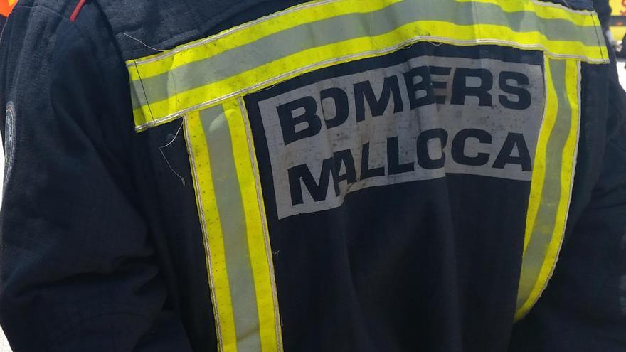 Sofocan en Sant Jordi un incendio en un camión que transportaba balas de paja