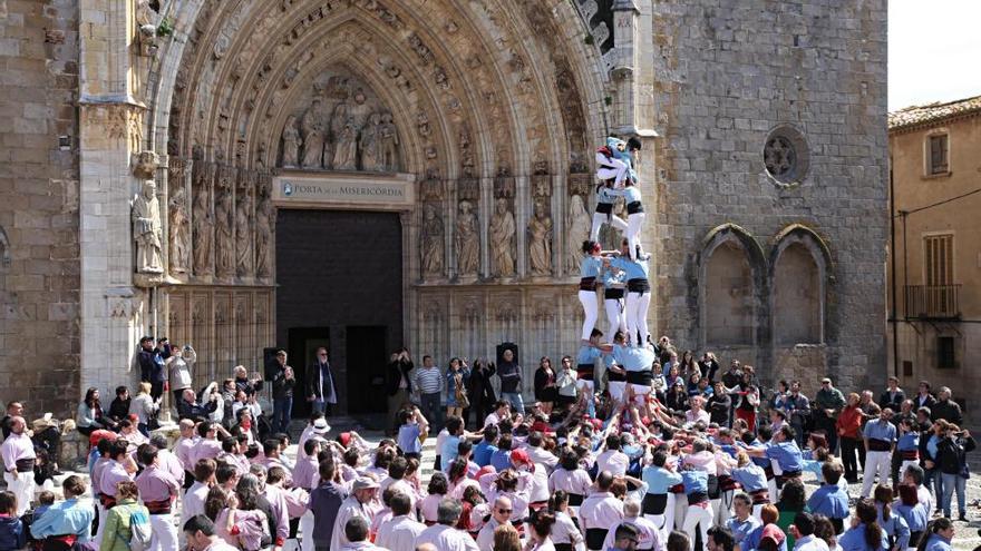Els Vailets omplen la plaça de la Basílica de Castelló d&#039;Empúries