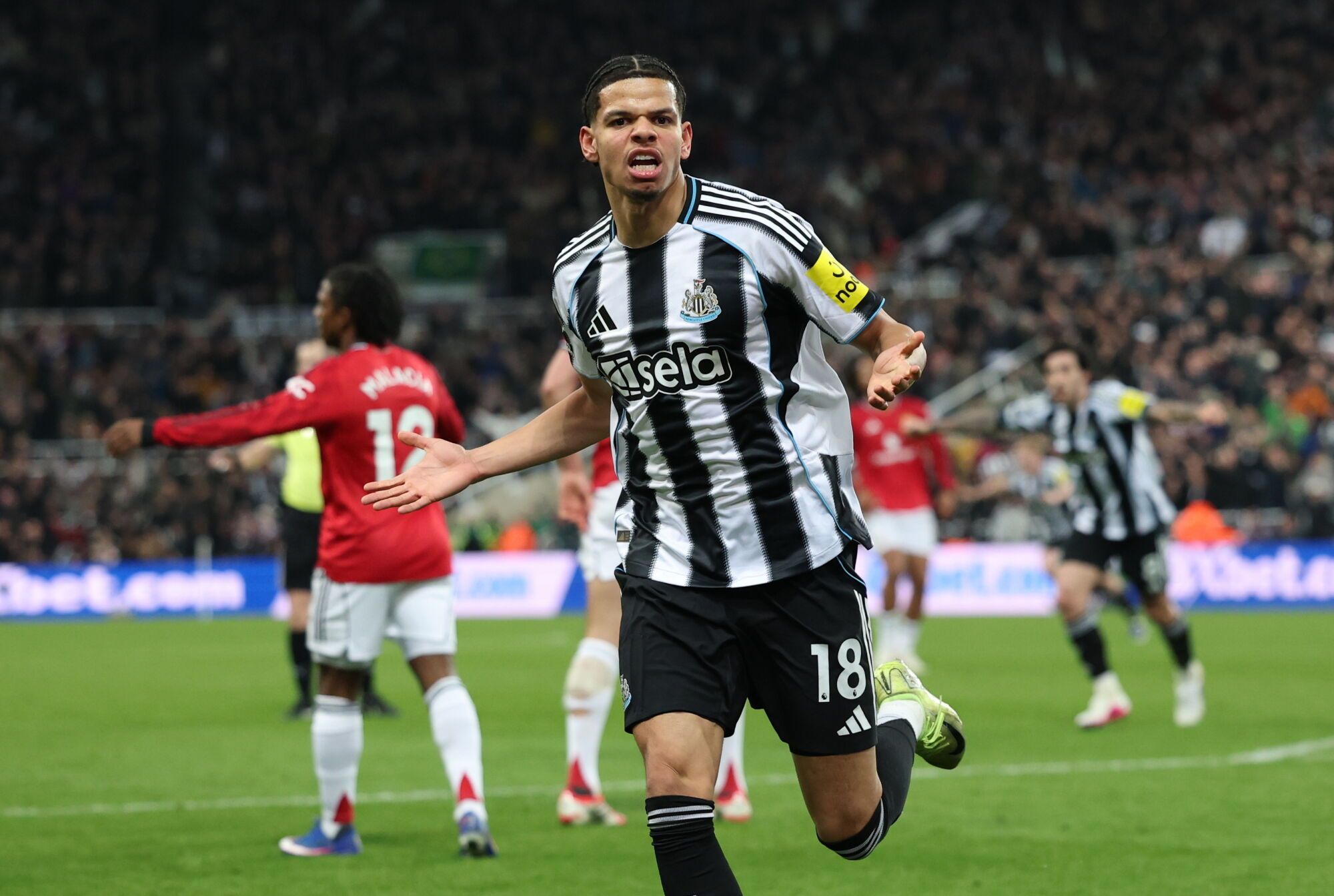 William Osula, el 'rayo' del Newcastle que amenaza al Barça