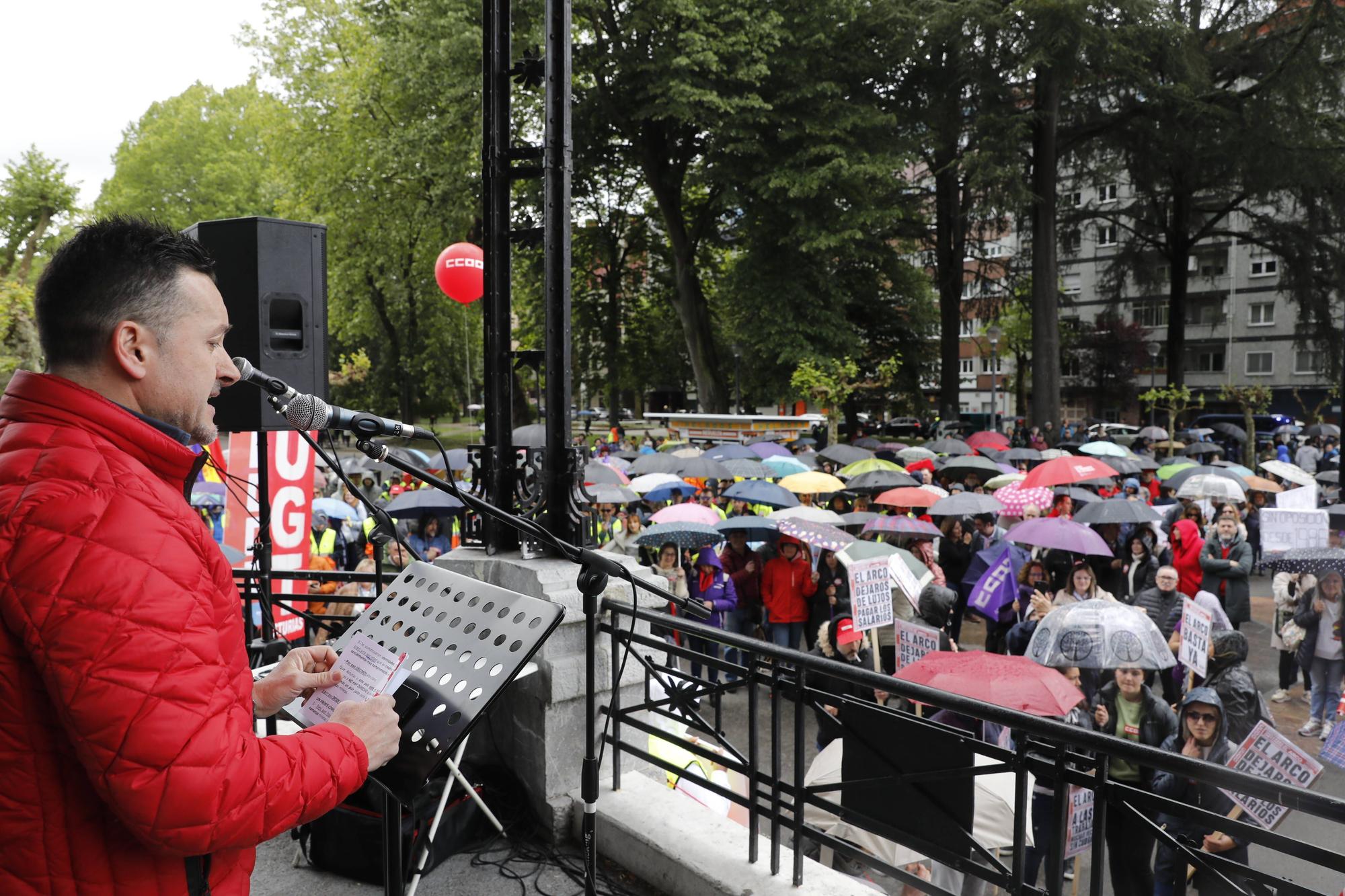 Manifestación de los sindicatos mayoritarios en Langreo por el 1 de mayo.