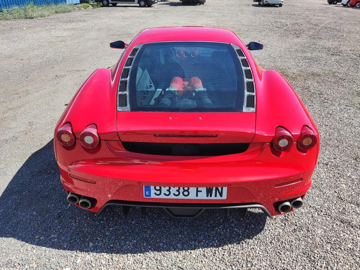 Un Ferrari, uno de los coches de lujo que se subastan