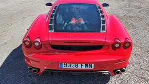 Un Ferrari, uno de los coches de lujo que se subastan