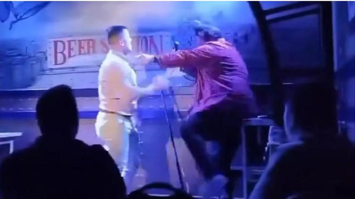 El cómico Jaime Caravaca, agredido por un neonazi durante un monólogo