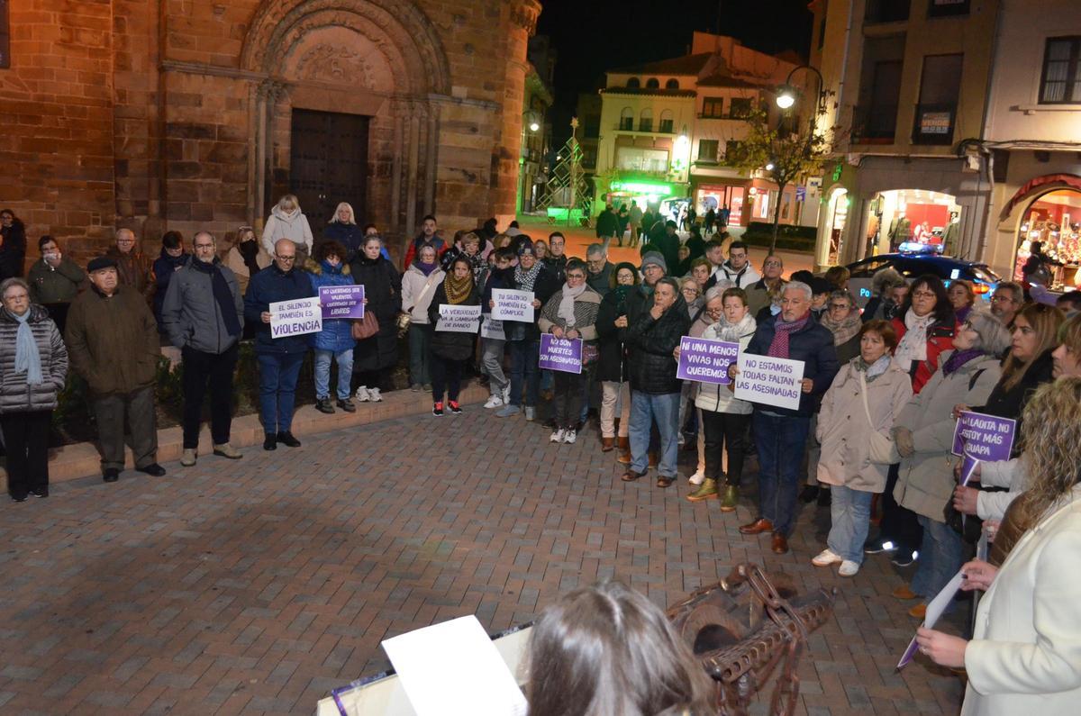 Concentración contra la violencia machista en Benavente.