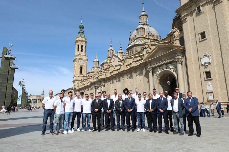 Tradicional ofrenda del Casademont Zaragoza a la Virgen del Pilar