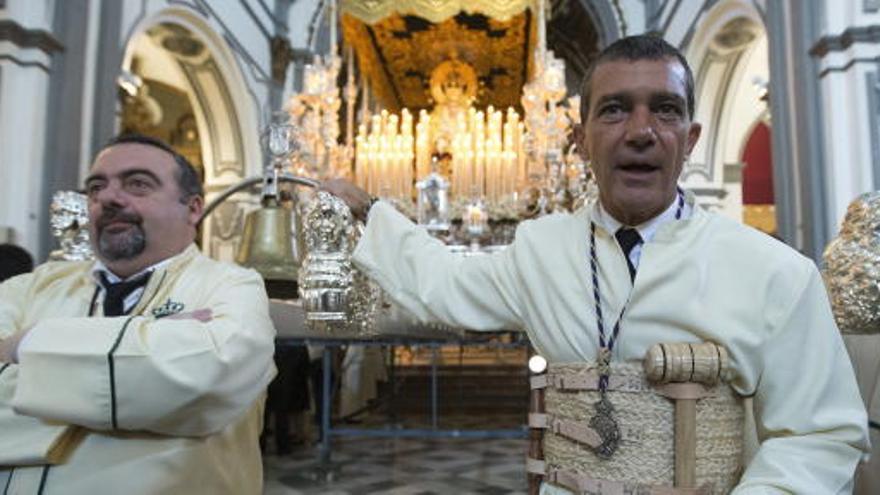 Banderas en el desfile procesional.