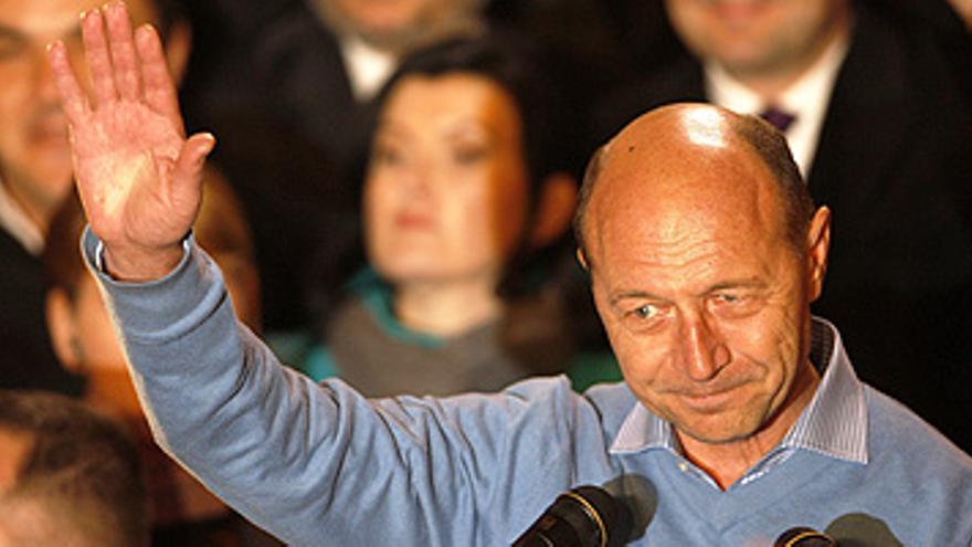 El recuento oficial da la victoria al presidente Basescu en las elecciones rumanas