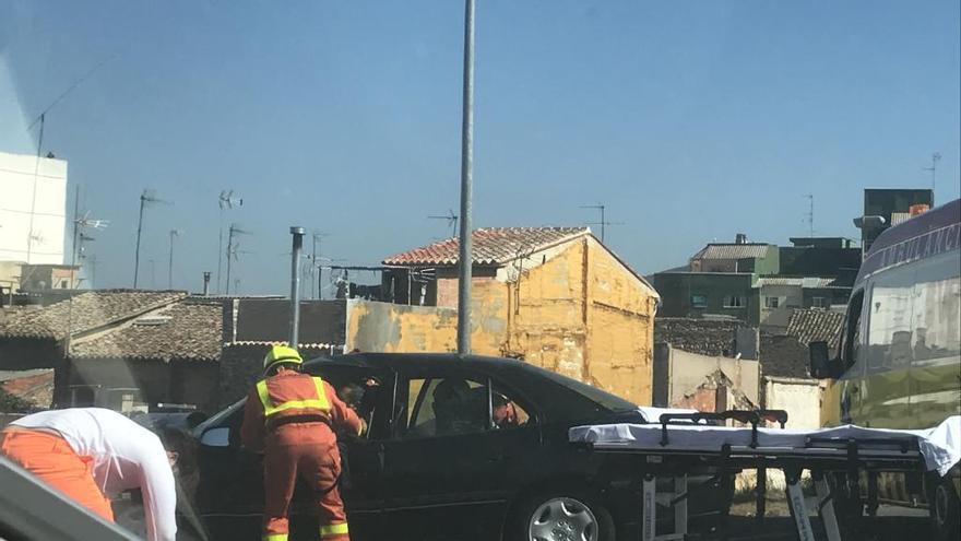 Cuatro heridos tras una colisión frontal en la CV-50 a su paso por Alzira