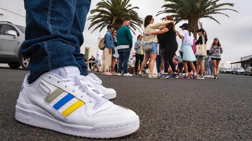 Clavijo sortea &quot;sus&quot; famosas &#039;Adidas Canarias&#039;