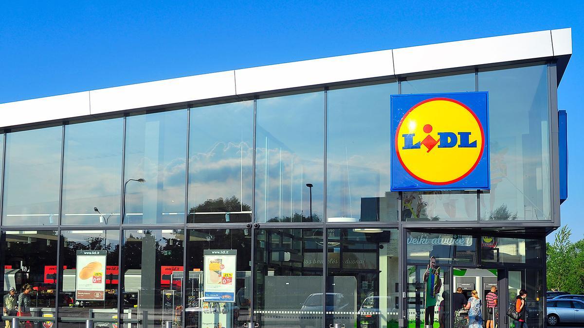 Lidl sustituye la fregona con por la escoba eléctrica a vapor low cost que deja todo tipo de suelos limpios con una pasada