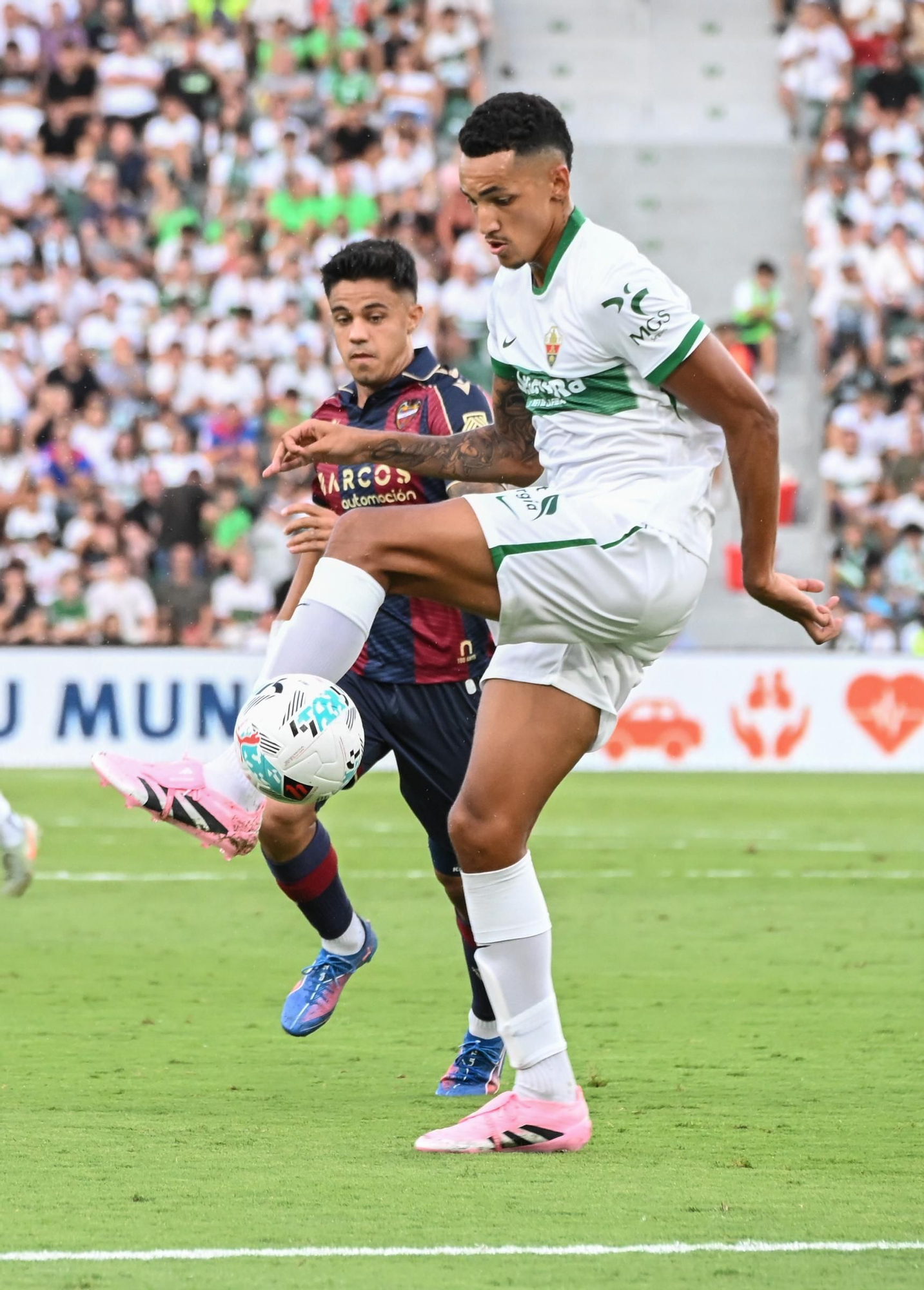 Las mejores imágenes del la victoria del Elche CF frente al Levante (2-0)