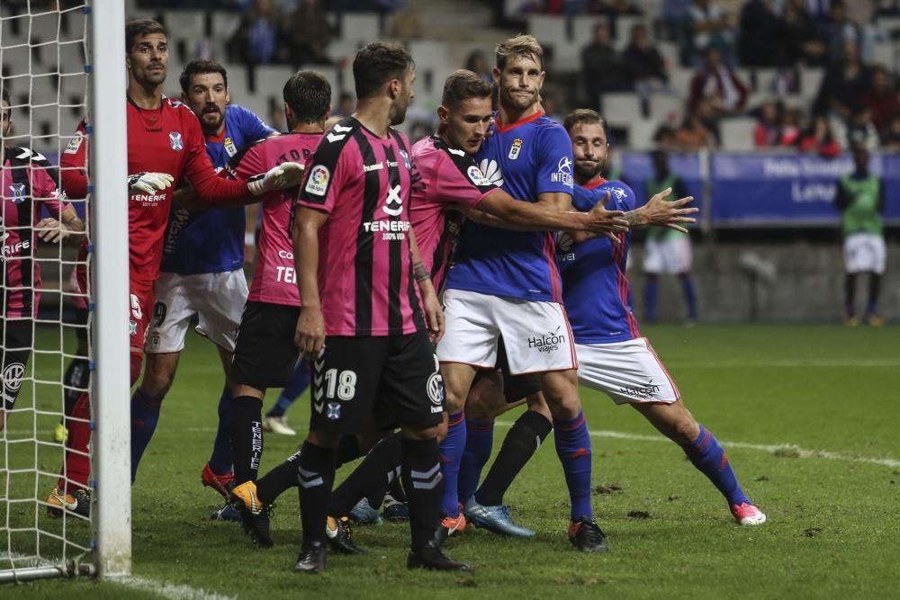 El partido entre el Real Oviedo y el Tenerife, en imágenes