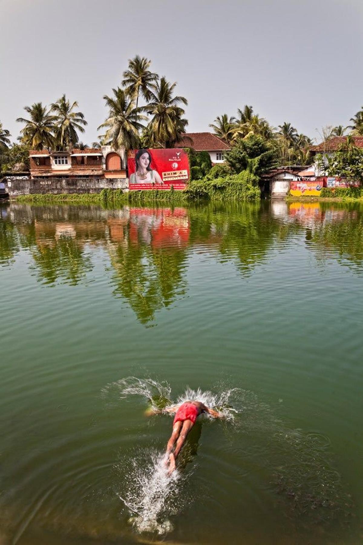 Publicidad en los canales de Kerala.