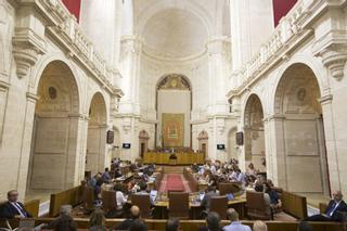 Tuits y breves condenas: la precampaña andaluza no se inmuta ante el repunte de la violencia machista