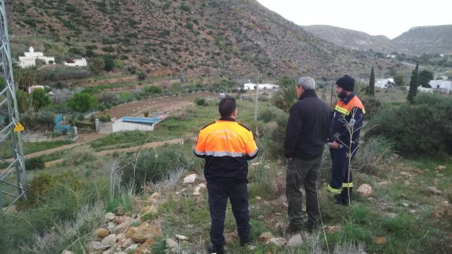 Voluntarios de Protección Civil de Totana colaboran en la búsqueda.