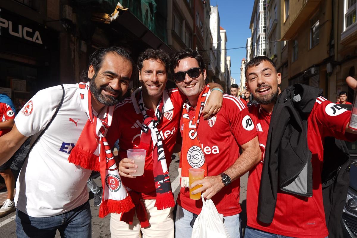 Aficionados del Sevilla por las calles de A Coruña antes del partido del Deportivo Aficionados del Sevilla por las calles de A Coruña antes del partido del Deportivo