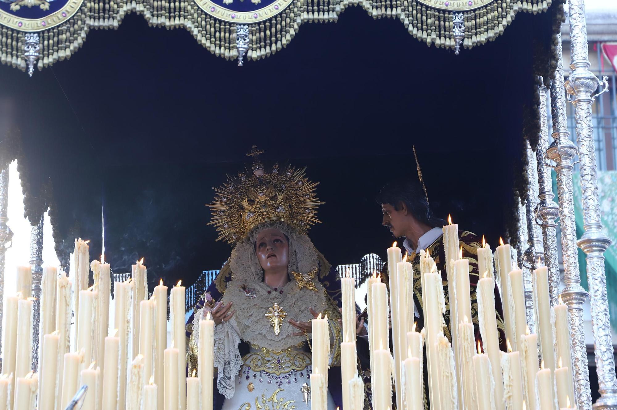 La procesión de la Virgen de los Desamparados en imágenes