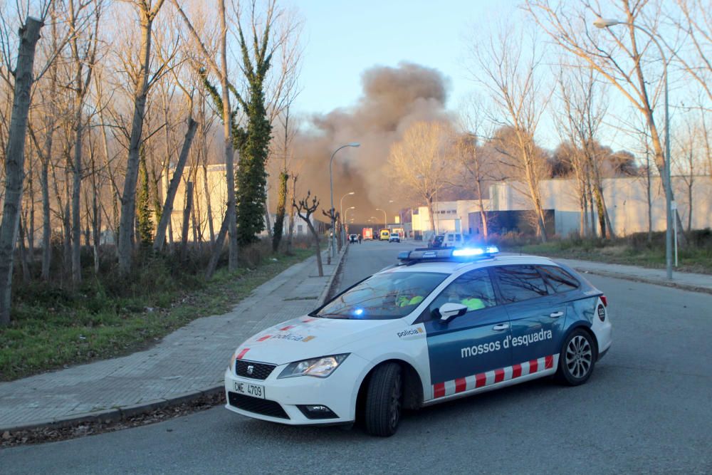 Incendi en una empresa de reciclatge a Sant Feliu de Buixalleu