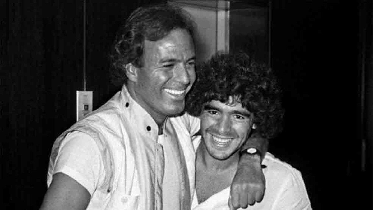 Julio Iglesias mantenía una buena amistad con Maradona