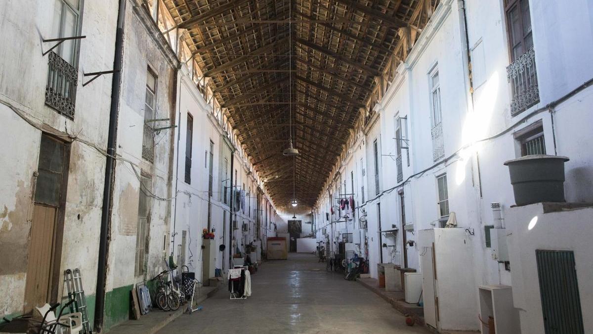 València prepara la división horizontal de la Lonja del Cabanyal para entregar el suelo a sus vecinos