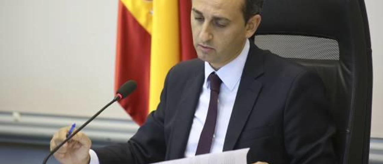El presidente de la Diputación, César Sánchez, durante un instante del pleno de ayer.
