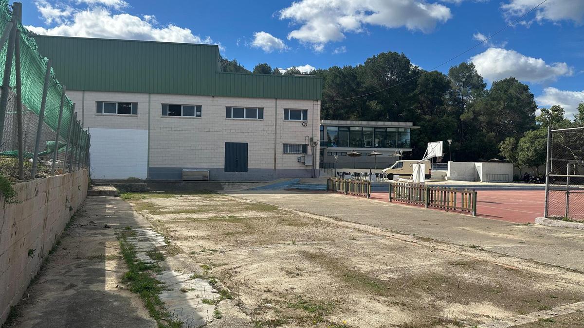 Terrenos del polideportivo del Genovés donde se ubicará la Illa de la Pilota.