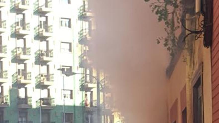 Incendio en una vivienda de dos plantas en Avilés