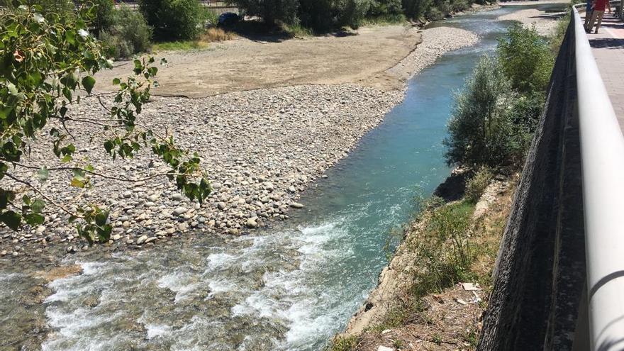 El río Ésera, hoy, a su paso por Graus.