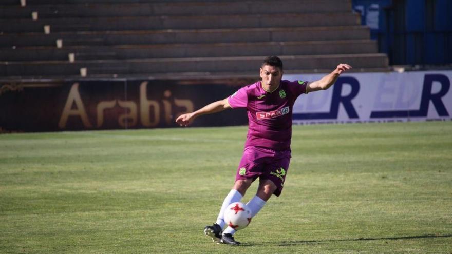 Óscar Ramírez durante el partido en La Línea de la Concepción