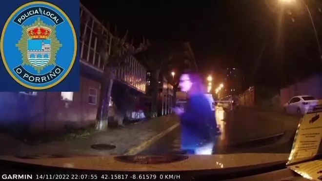 Vídeo | La angustiosa carrera de la Policía Local de O Porriño para salvar a una niña de dos años