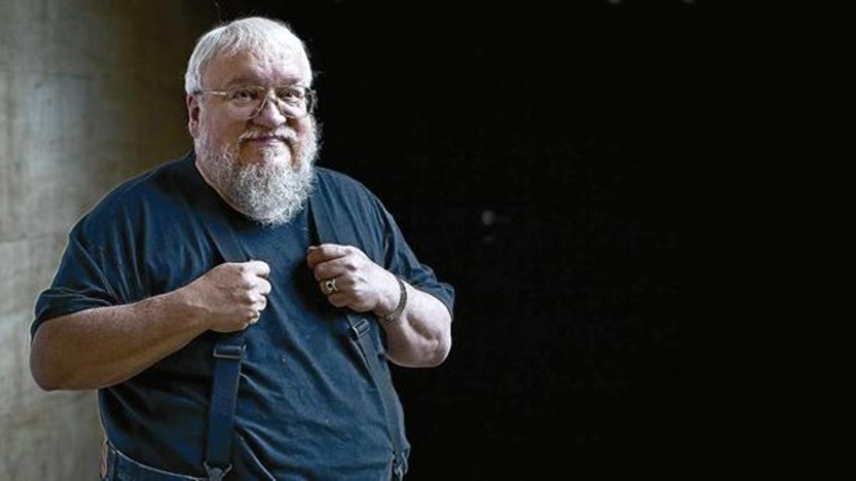 George R. R. Martin 33 'Luz de estrellas lejanas', una autobiografía a través de sus cuentos, sirve para matar la espera de la sexta entrega de su 'Canción de fuego y hielo'.