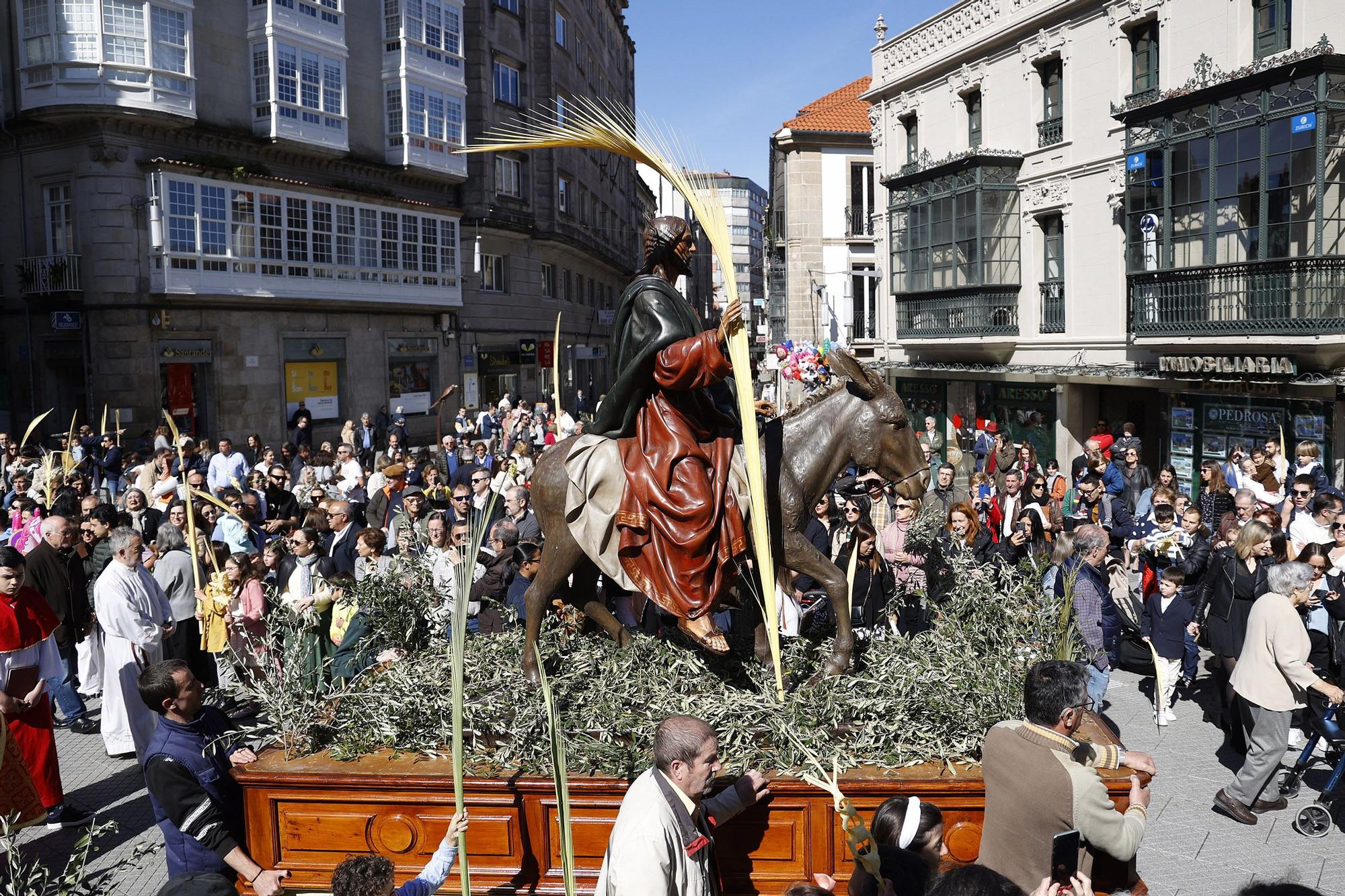 Devoción familiar en la burrita de Pontevedra