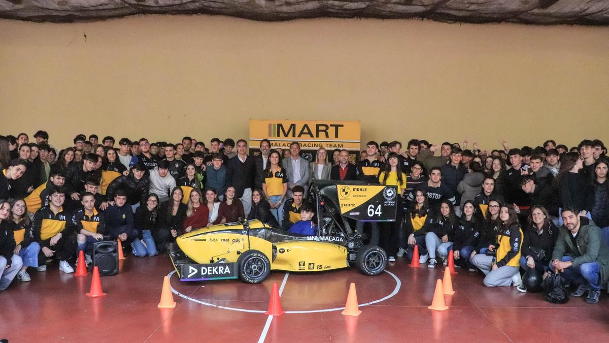 El equipo de MART asistió a SEK para acercar el mundo del motor a los más jóvenes.