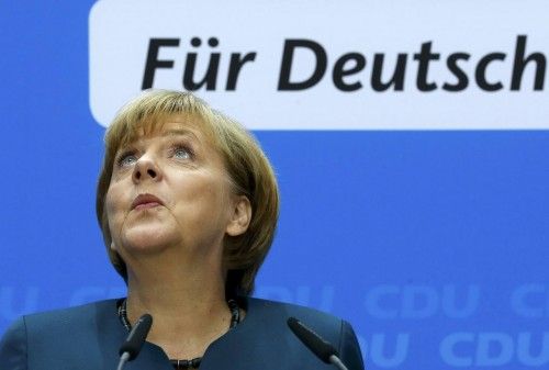 Angela Merkel ha comparecido el día después de una victoria electoral que la confirma como la líder política de su país gracias, entre otras cosas, a un carisma discreto que se muestra también en sus sonrisas.
