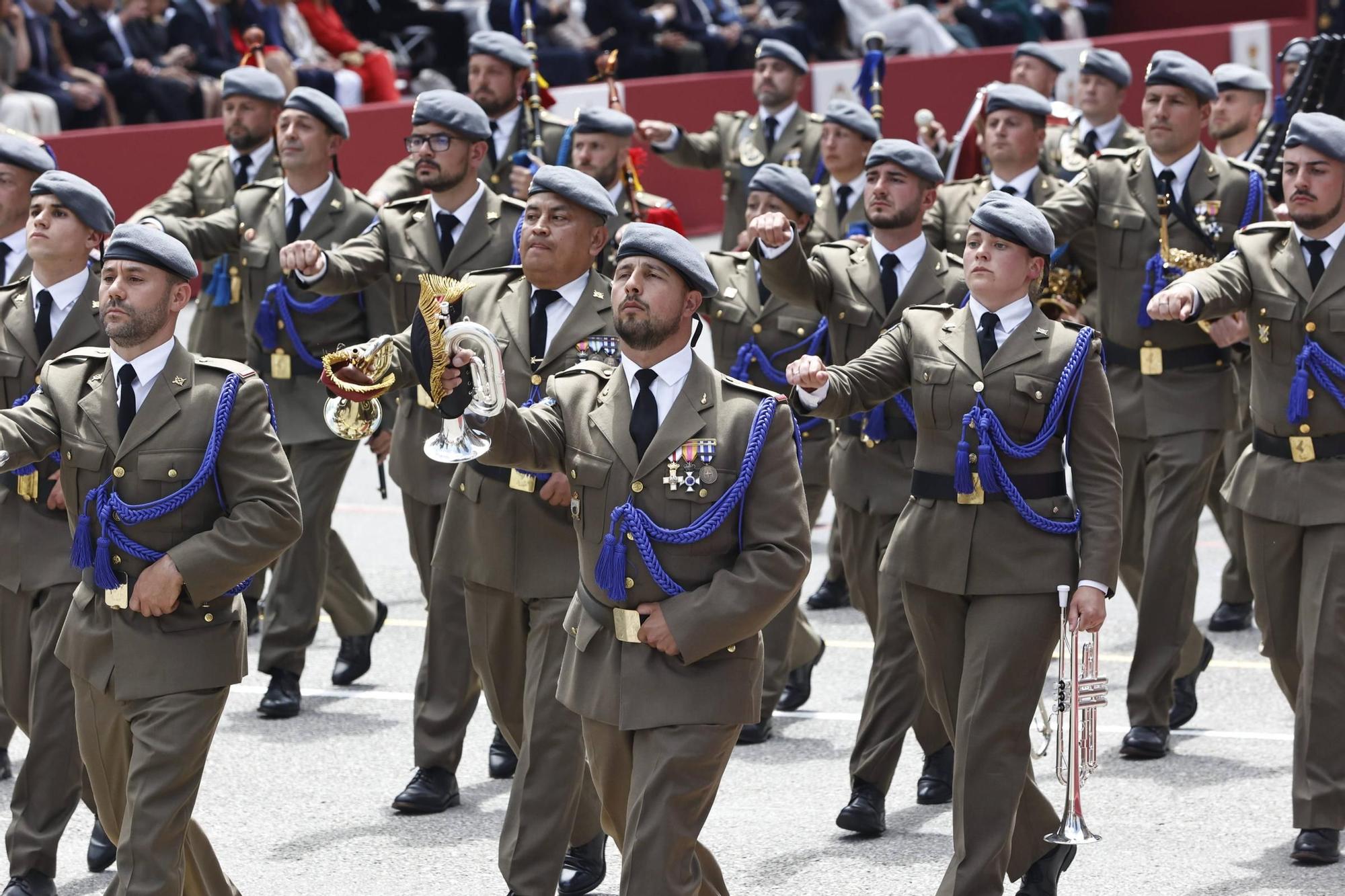 EN IMÁGENES: Así fue el multitudinario desfile en Oviedo por el Día de las Fuerzas Armadas