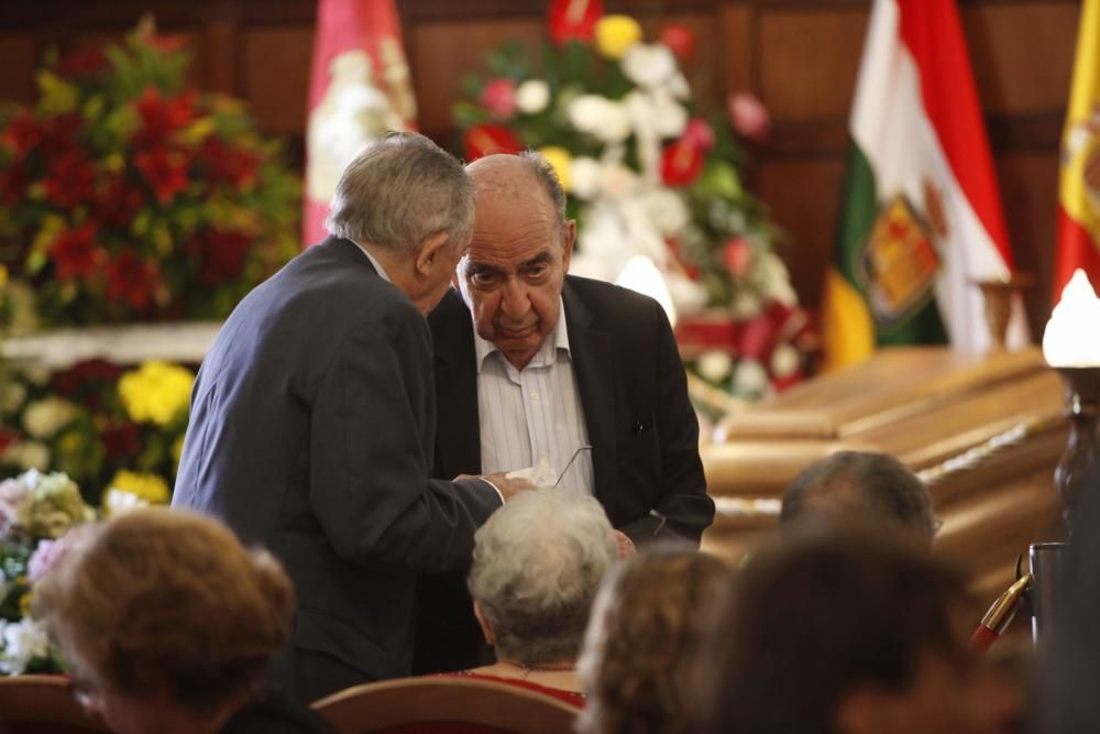 Cientos de personas despiden a Gustavo Bueno en su ciudad natal, Santo Domingo de la Calzada, en La Rioja