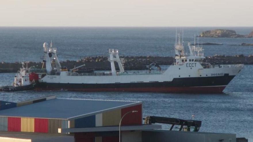 El buque, en Saint-Pierre-et-Miquelon.   | // CEDIDA