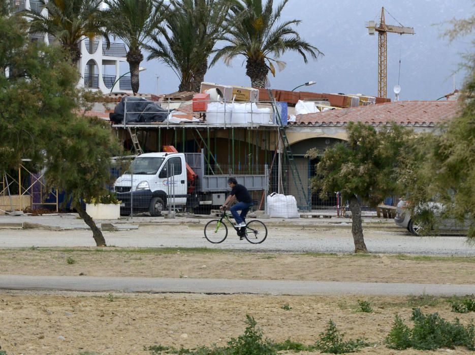 Obres als locals de la platja d'Empuriabrava