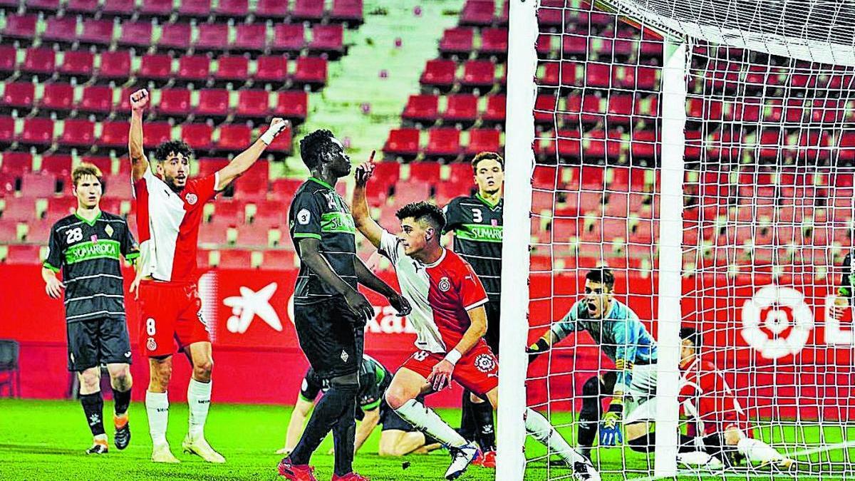 Els jugadors del Girona B celebrant un gol contra el Sants en un partit jugat a Montilivi.