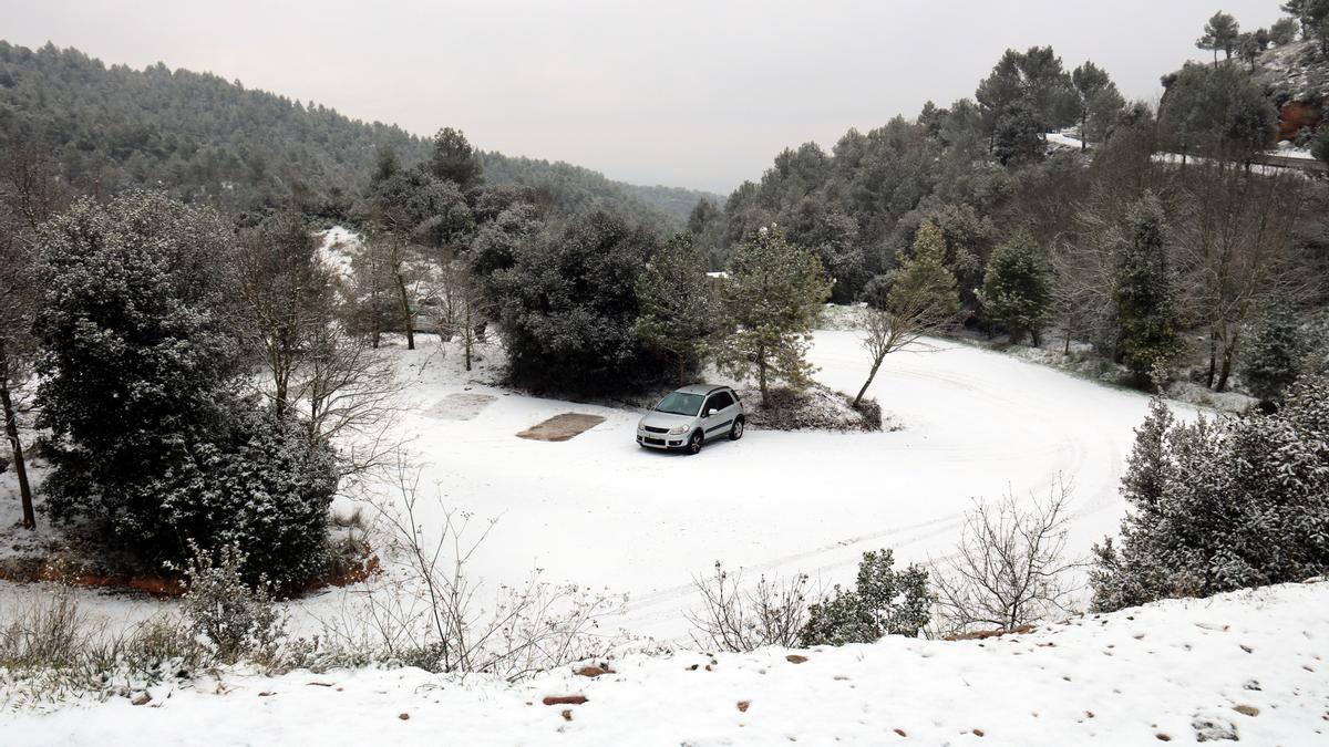 El pàrquing de Can Massana, a Montserrat, nevat